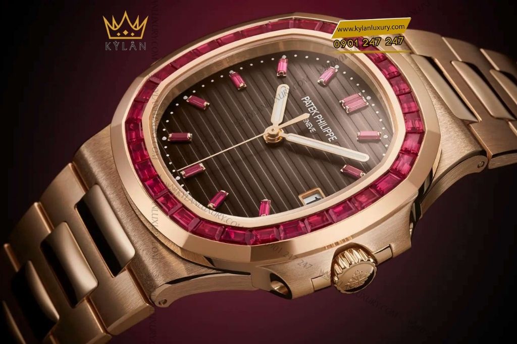 Kỳ Lân Luxury patek philippe nautilus 5723 112r 001 vanh ruby 5 Đồng hồ Patek Philippe Nautilus vàng hồng vành ruby 5723/112R-001