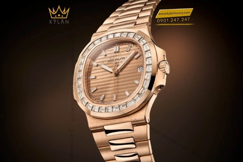 Đồng hồ Patek Philippe Nautilus mặt vàng hồng vành kim 5723/1R-001