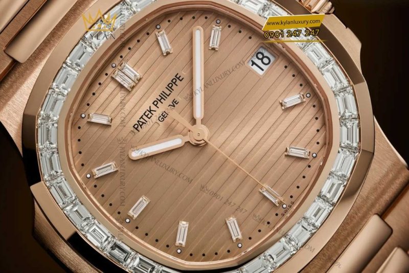 Đồng hồ Patek Philippe Nautilus mặt vàng hồng vành kim 5723/1R-001