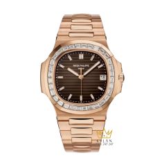 Đồng hồ Patek Philippe Nautilus vàng hồng vành kim vuông 5723/1R-010