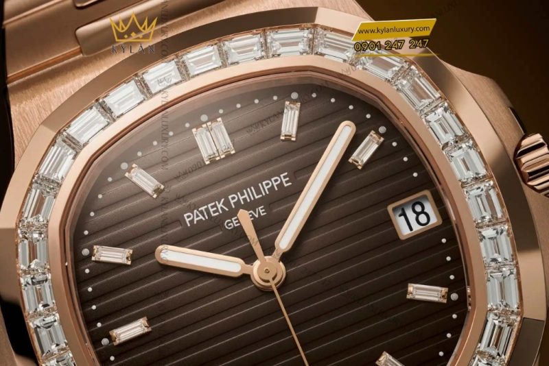 Đồng hồ Patek Philippe Nautilus vàng hồng vành kim vuông 5723/1R-010