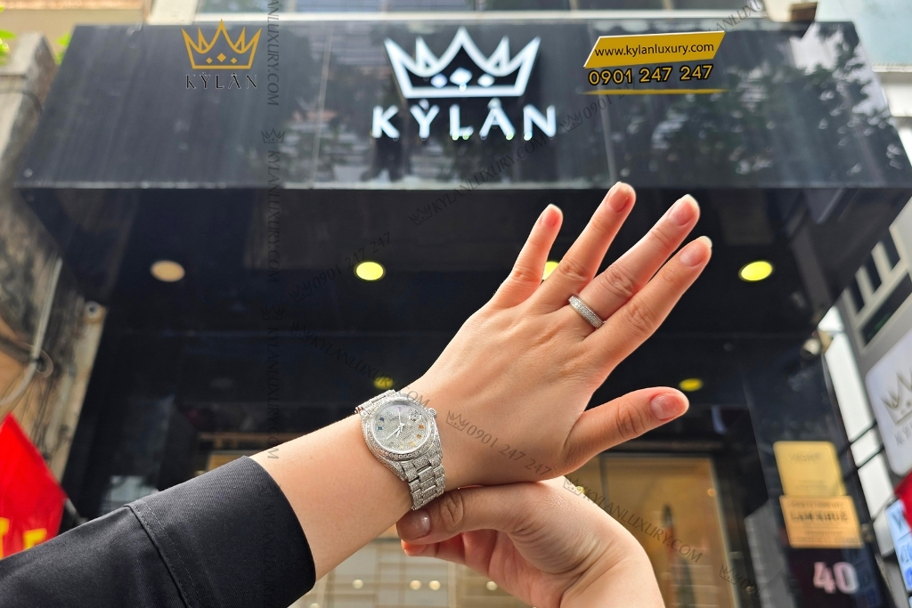 Kỳ Lân Luxury rolex datejust 31 vang trang custom kim cuong rainbow 15 Đồng hồ Rolex Datejust 31 vàng trắng custom kim cương & đá quý rainbow
