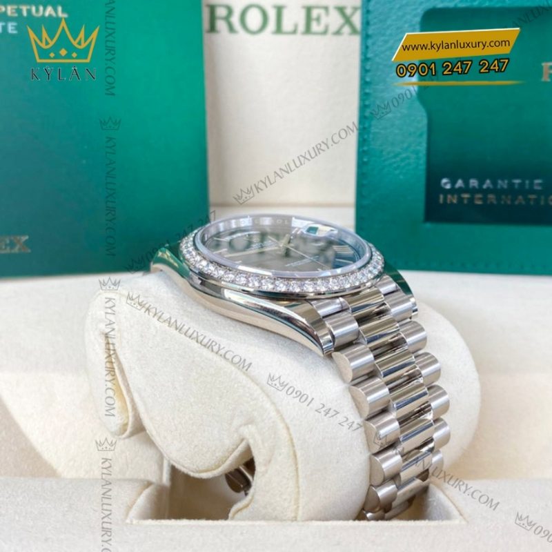 Đồng hồ Rolex Day Date 40 mặt xanh dương vành kim 228349RBR-0005