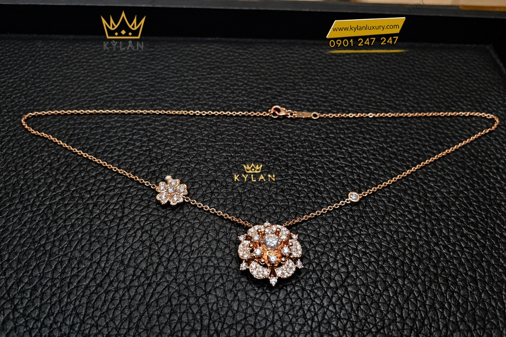 Kỳ Lân Luxury Day chuyen kim cuong vang hong Au750 dinh vien chu 6ly3 6 Dây chuyền kim cương vàng hồng Au750 đính viên chủ 6ly3