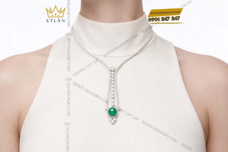 Dây chuyền vàng trắng Au750 đính kim cương và ngọc lục bảo
