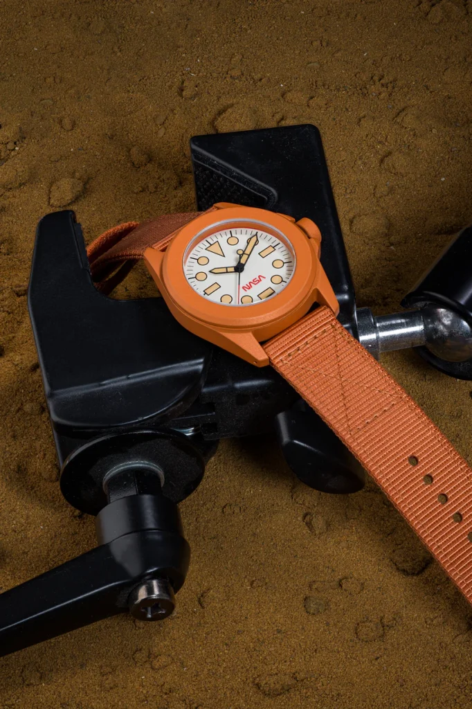 Đồng hồ UNIMATIC UT4-SPT “NASA Artemis II” 2 Đồng-hồ-UNIMATIC-UT4-SPT-“NASA-Artemis-II