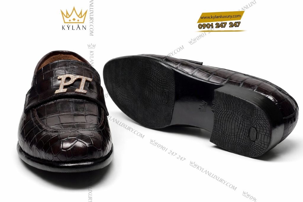Kỳ Lân Luxury Giay da ca Alligator nau dinh logo PT vang full kim cuong 5 Giày da cá Alligator nâu đính logo PT vàng full kim cương