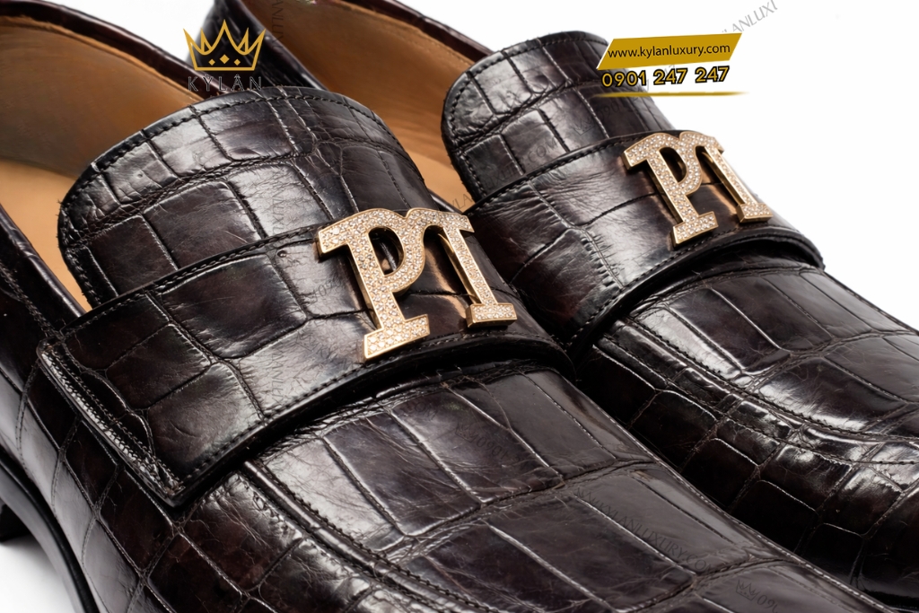 Kỳ Lân Luxury Giay da ca Alligator nau dinh logo PT vang full kim cuong 8 Giày da cá Alligator nâu đính logo PT vàng full kim cương