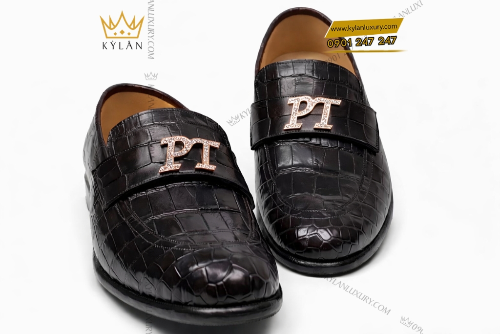 Giày da cá Alligator nâu đính logo PT vàng full kim cương
