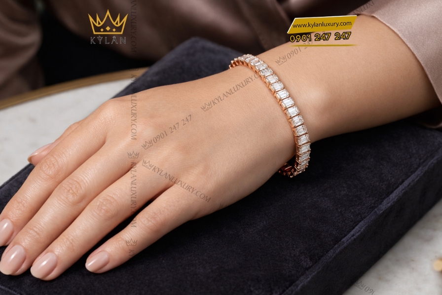 Lắc tay vàng hồng Au750 đính kim cương baguette