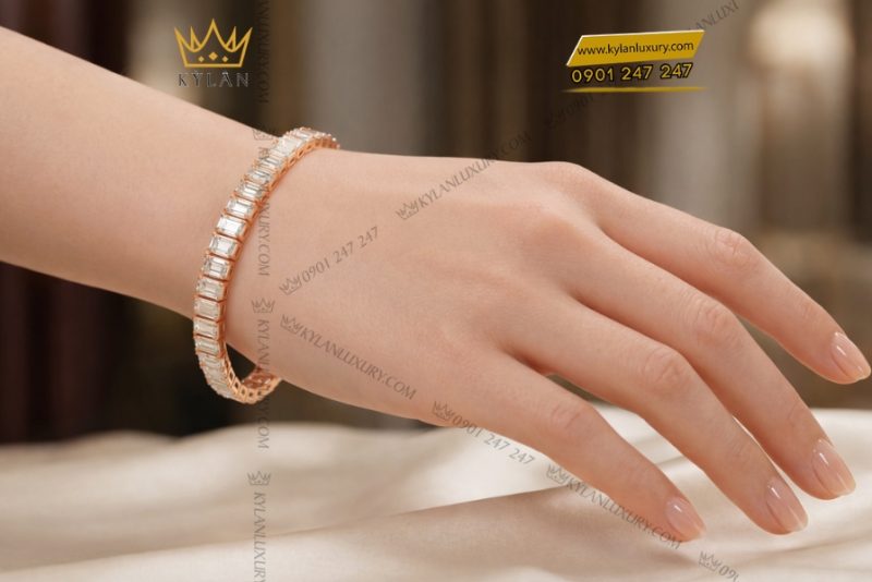 Lắc tay vàng hồng Au750 đính kim cương baguette