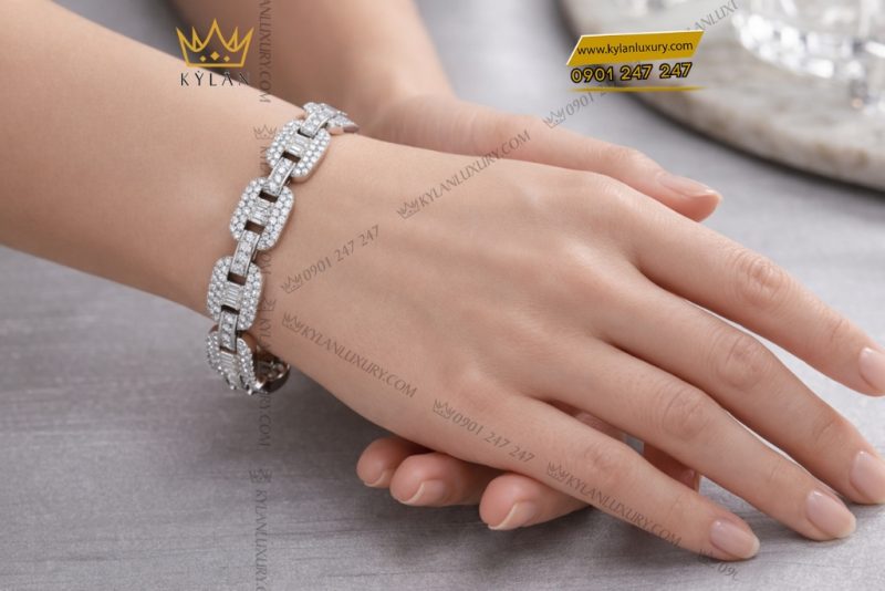 Lắc tay vàng trắng Au750 đính kim cương