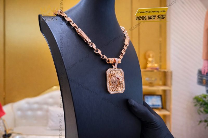Mặt dây chuyền hình đầu hổ vàng hồng Au750 đính kim cương