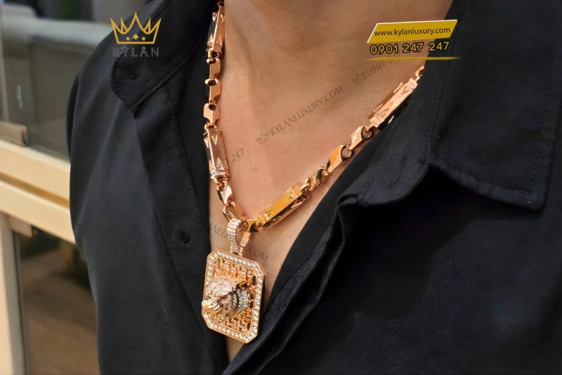 Mặt dây chuyền hình đầu hổ vàng hồng Au750 đính kim cương