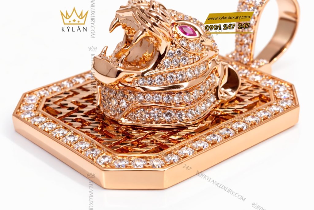 Mặt dây chuyền hình đầu hổ vàng hồng Au750 đính kim cương