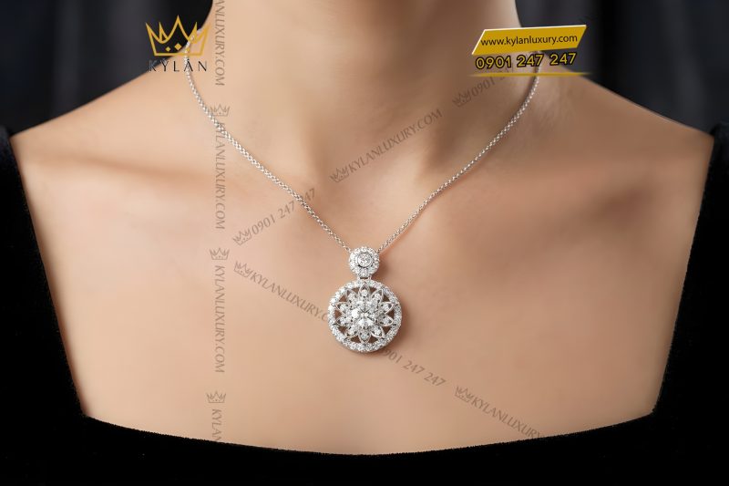 Mặt dây chuyền vàng trắng Au750 đính kim cương