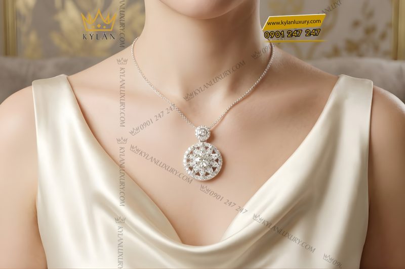 Mặt dây chuyền vàng trắng Au750 đính kim cương