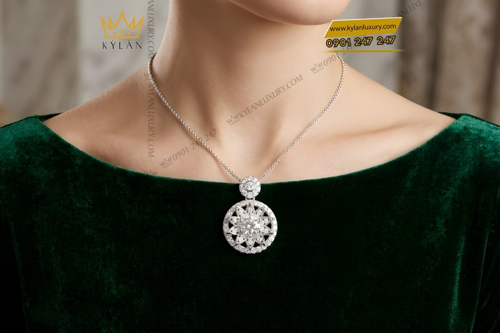 Mặt dây chuyền vàng trắng Au750 đính kim cương