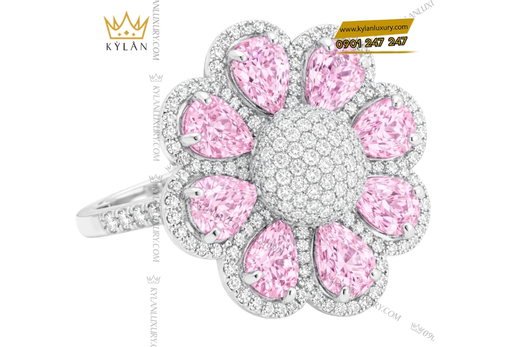 Kỳ Lân Luxury Nhan bong hoa vang trang Au750 dinh kim cuong va sapphire hong 4 Nhẫn hoa vàng trắng Au750 đính kim cương và sapphire hồng