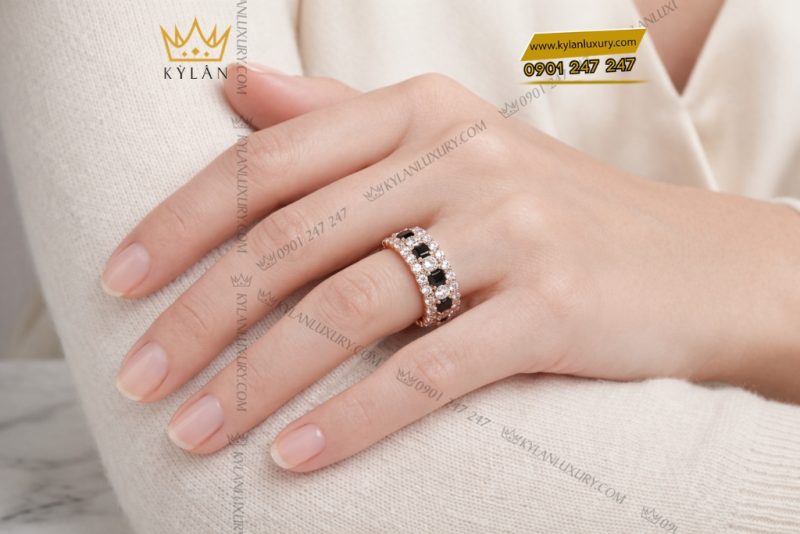 Nhẫn nữ vàng hồng Au750 đính kim cương và sapphire đen