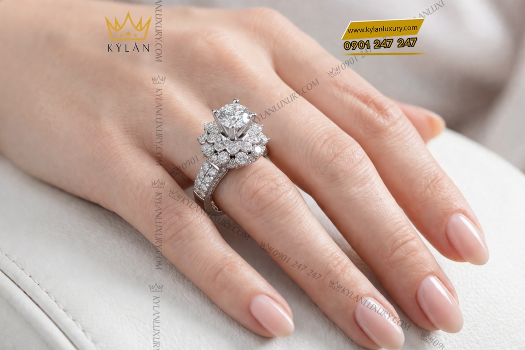 Kỳ Lân Luxury Nhan nu vang trang Au750 dinh kim cuong 8 2 Nhẫn nữ vàng trắng Au750 đính kim cương