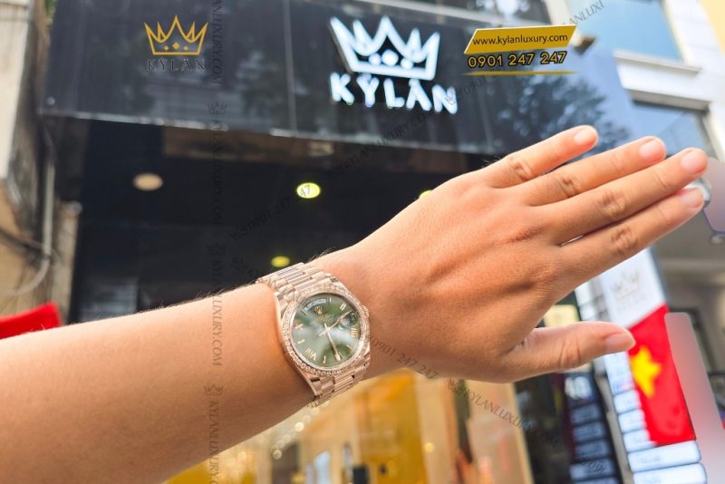 Đồng hồ Rolex Day Date 36 mặt Olive custom vành kim tròn