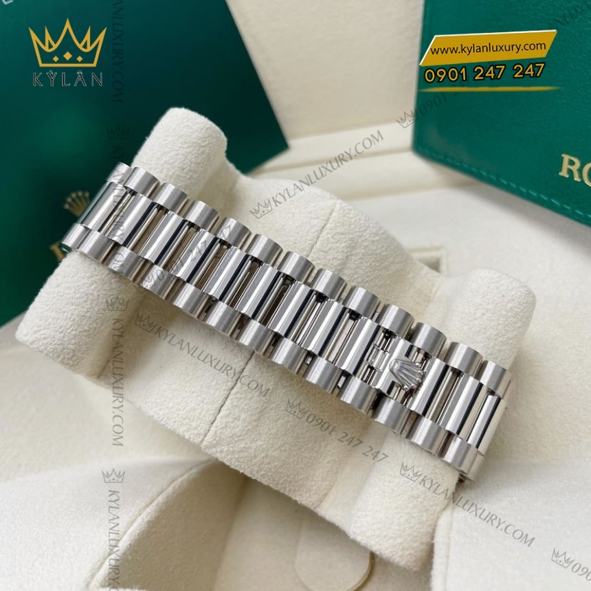 Kỳ Lân Luxury rolex day date 40 mat den kim cuong 228239 0005 7 Đồng hồ Rolex Day Date 40 mặt đen kim cương 228239-0005