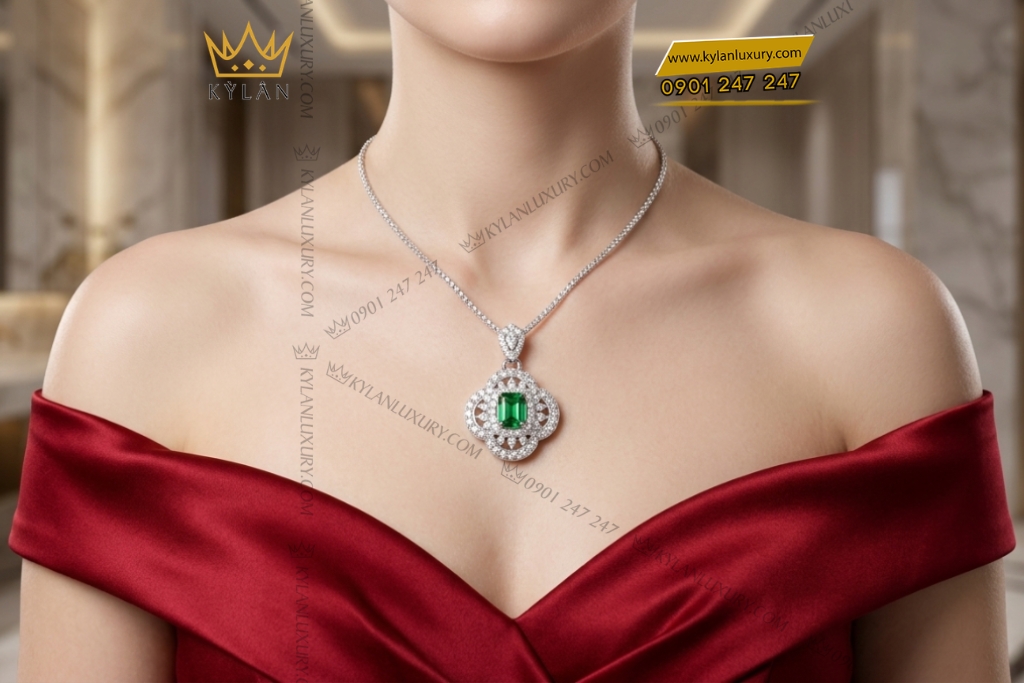 Kỳ Lân Luxury Day chuyen vang trang Au750 dinh kim cuong va da luc bao 8 Dây chuyền vàng trắng Au750 đính kim cương và đá lục bảo