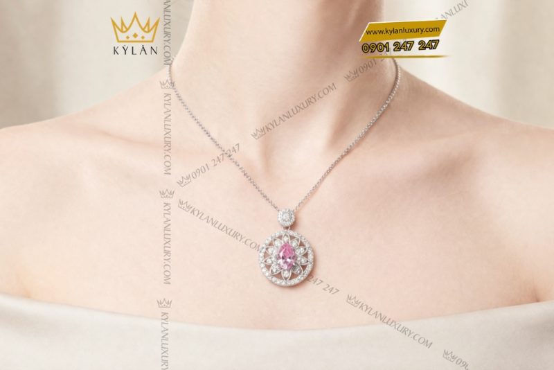 Dây chuyền vàng trắng Au750 đính kim cương và sapphire hồng