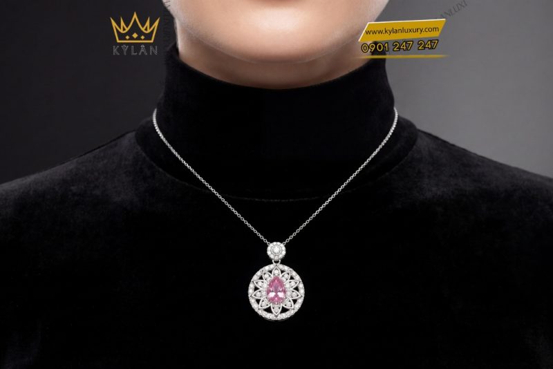 Dây chuyền vàng trắng Au750 đính kim cương và sapphire hồng