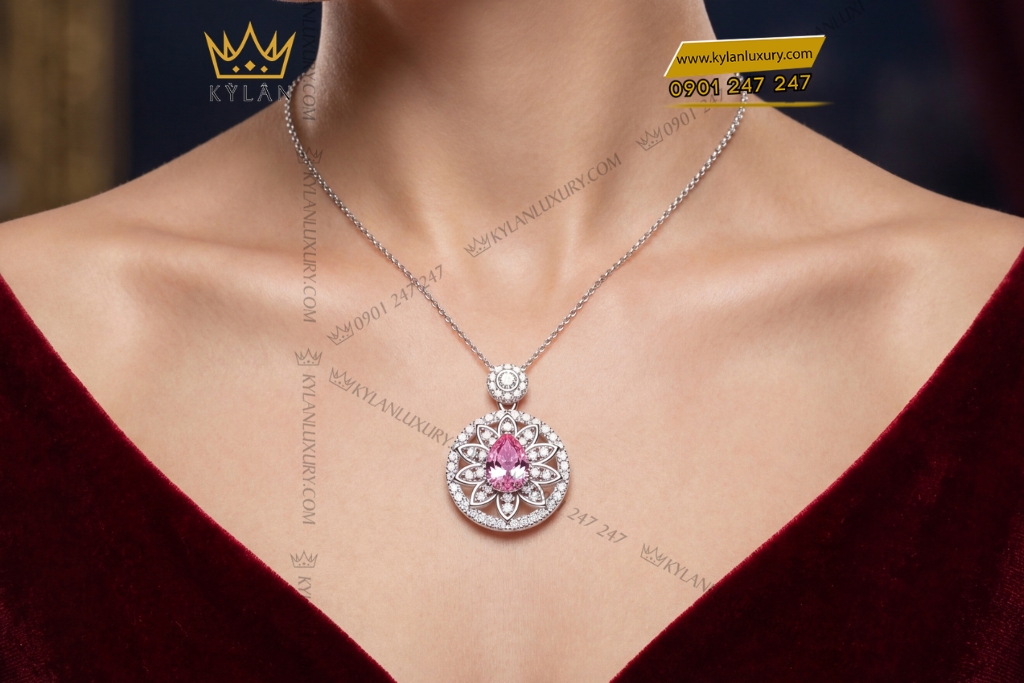 Kỳ Lân Luxury Day chuyen vang trang Au750 dinh kim cuong va sapphire hong 9 Dây chuyền vàng trắng Au750 đính kim cương và sapphire hồng