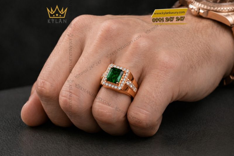 Nhẫn nam vàng hồng Au750 đính kim cương và đá ngọc lục bảo
