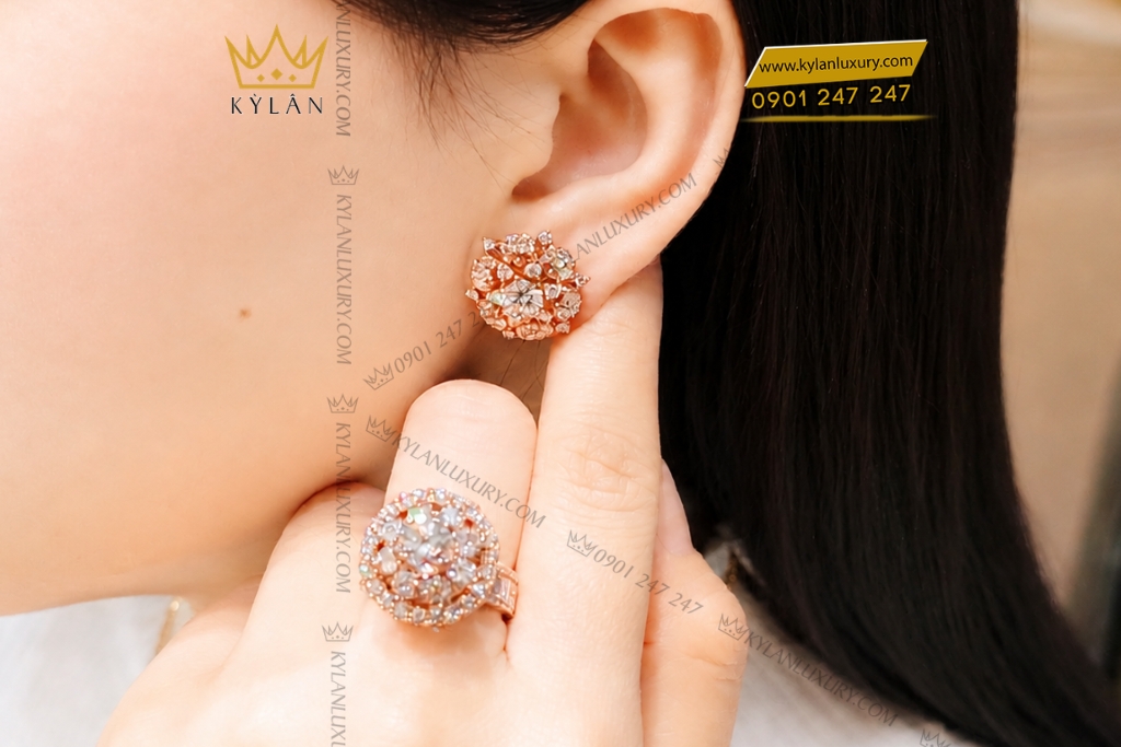 Kỳ Lân Luxury Nhan nu vang hong Au750 dinh kim cuong 13 Nhẫn nữ kim cương vàng hồng Au750 đính viên chủ 6ly3