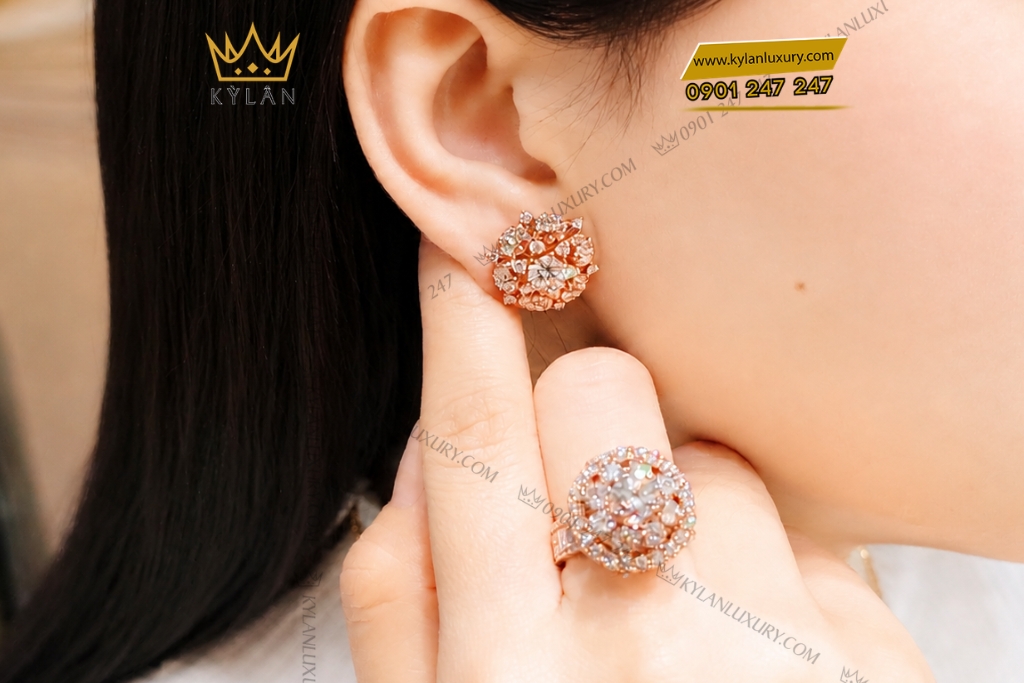 Kỳ Lân Luxury Nhan nu vang hong Au750 dinh kim cuong 14 Nhẫn nữ kim cương vàng hồng Au750 đính viên chủ 6ly3