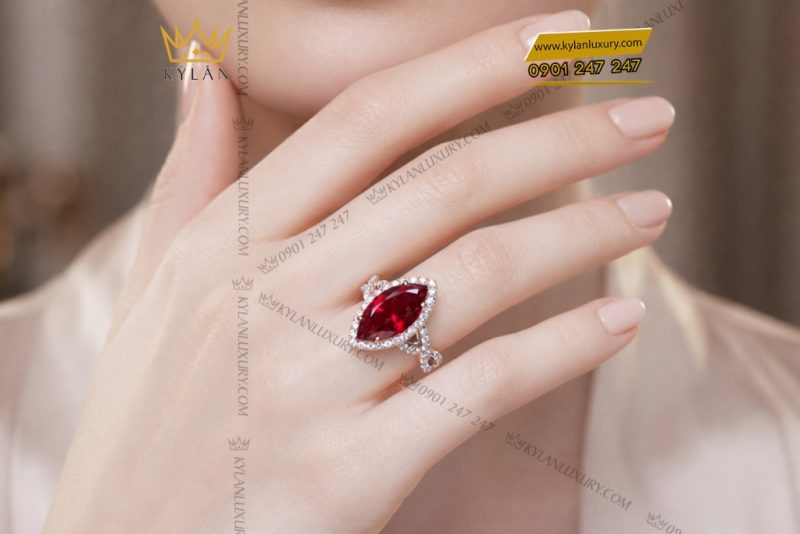 Nhẫn nữ vàng hồng Au750 đính kim cương và đá sapphire đỏ