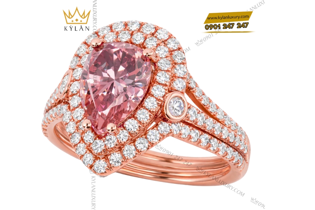 Nhẫn nữ vàng hồng Au750 đính kim cương và sapphire hồng 10 Kỳ Lân Luxury Nhan nu vang hong Au750 dinh kim cuong va sapphire hong 4 Nhẫn nữ vàng hồng Au750 đính kim cương và sapphire hồng