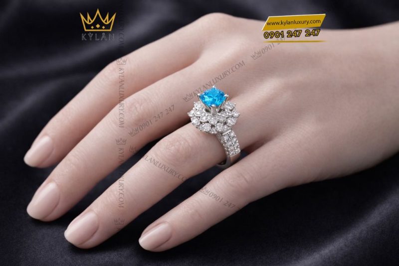 Nhẫn nữ vàng trắng Au750 đính kim cương và đá Topaz