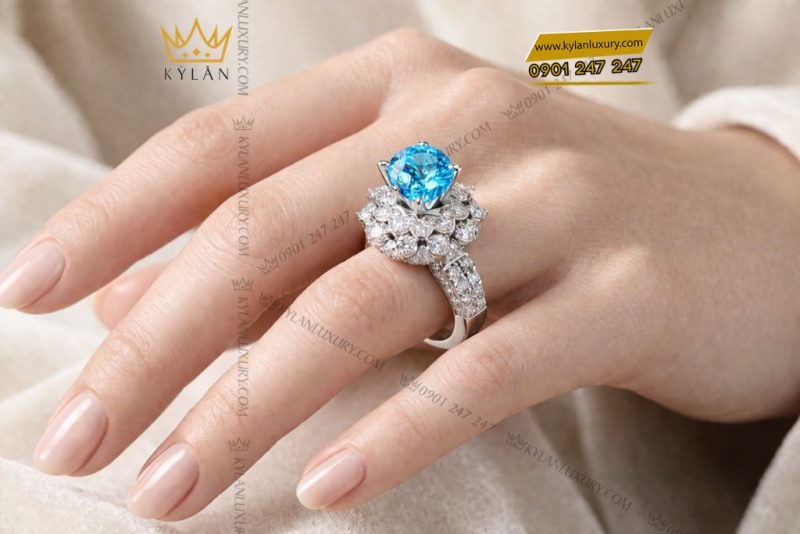 Nhẫn nữ vàng trắng Au750 đính kim cương và đá Topaz