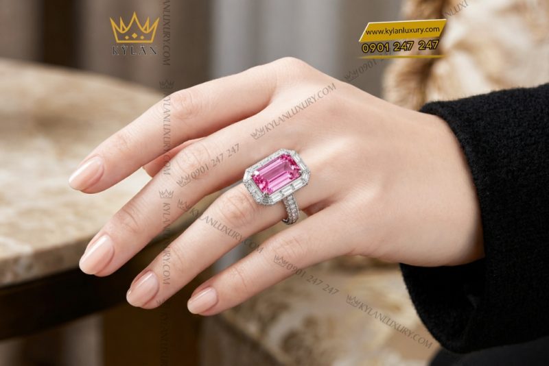Nhẫn nữ vàng trắng Au750 đính kim cương và đá sapphire hồng
