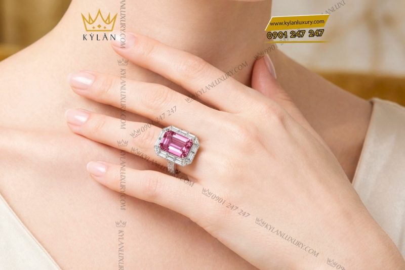 Nhẫn nữ vàng trắng Au750 đính kim cương và đá sapphire hồng