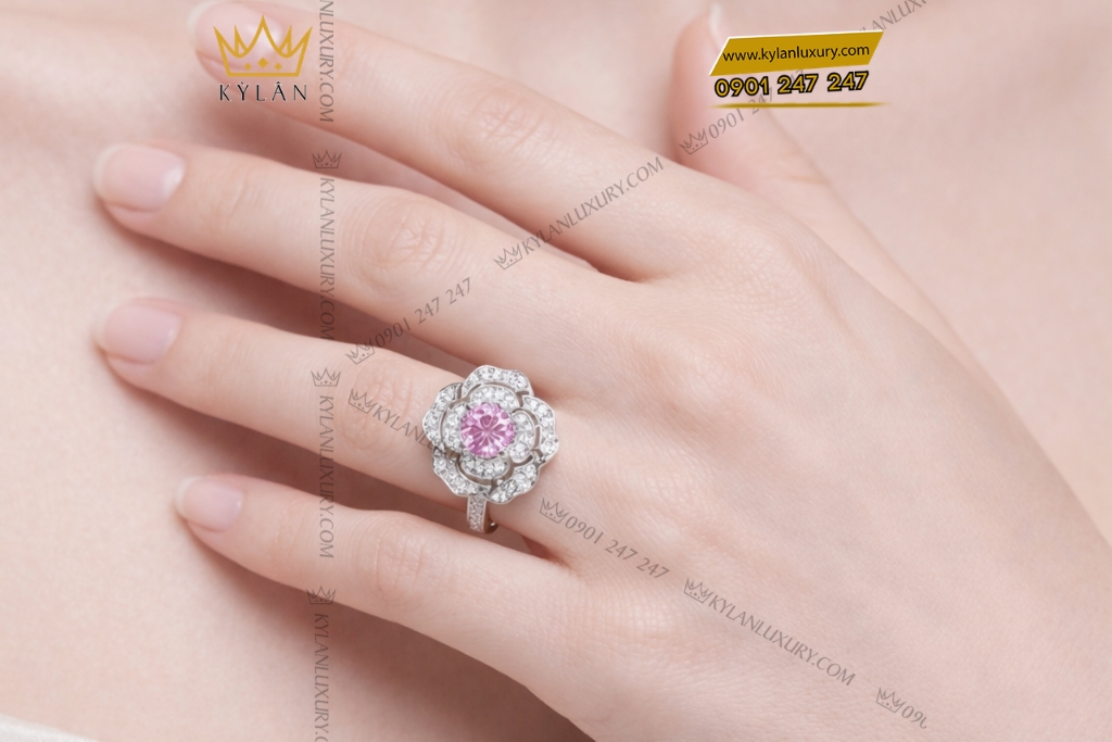 Kỳ Lân Luxury Nhan nu vang trang Au750 dinh kim cuong va sapphire tim 11 Nhẫn nữ vàng trắng Au750 đính kim cương và sapphire tím
