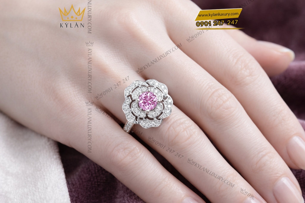 Kỳ Lân Luxury Nhan nu vang trang Au750 dinh kim cuong va sapphire tim 9 Nhẫn nữ vàng trắng Au750 đính kim cương và sapphire tím
