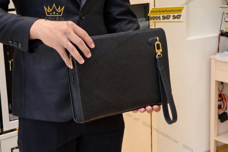 Túi Clutch da bê đen khóa vân tay