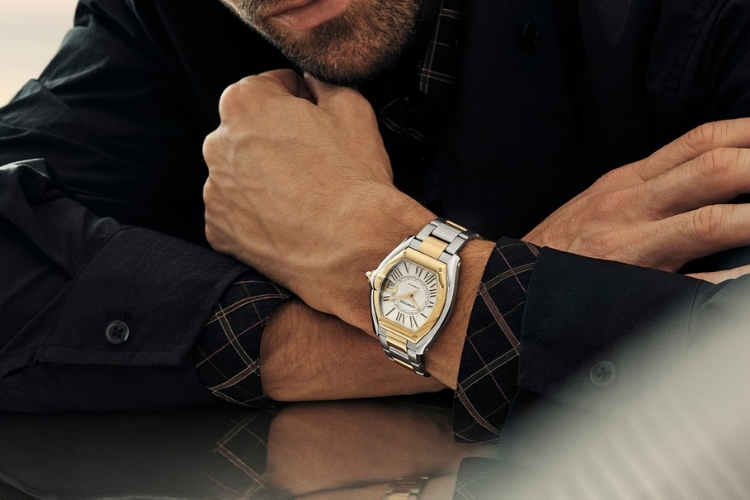 Cartier Roadster 2026 đánh dấu sự trở lại thể hiện rõ hướng đi di sản của Cartier.