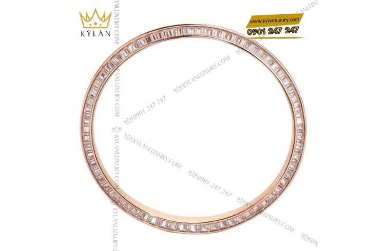 Vành kim cương vuông sắc nét, hiện đại, mang tính cấu trúc cao.