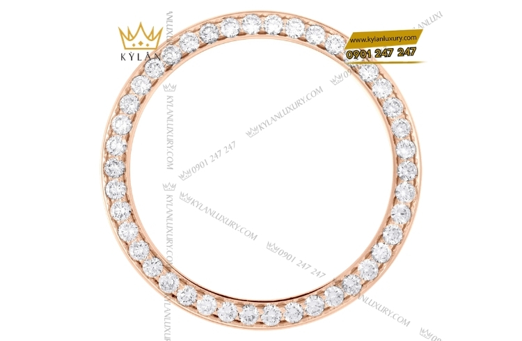 Vành kim cương tròn lấp lánh kinh điển, hiệu ứng ánh sáng mạnh.