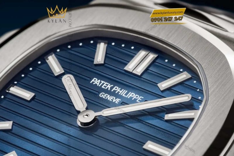Đồng hồ Patek Philippe Nautilus Platinum xanh sunburst 5610/1P-001