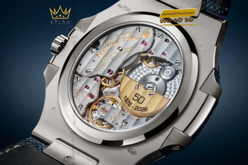 Đồng hồ Patek Philippe Nautilus mặt xanh sunburst 5810G-001