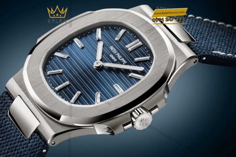 Đồng hồ Patek Philippe Nautilus mặt xanh sunburst 5810G-001