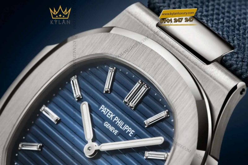 Đồng hồ Patek Philippe Nautilus mặt xanh sunburst 5810G-001